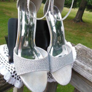 dressy high heel womens shoes Pierre Dumas Size 8M irridescent rhinestones fancy